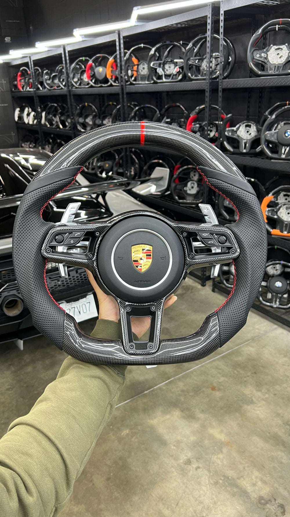 [Made to Order] Porsche (991.2 Wheel) - Sport - Gloss Plain Carbon - Smooth Leather - Black Stitching - No Stripe