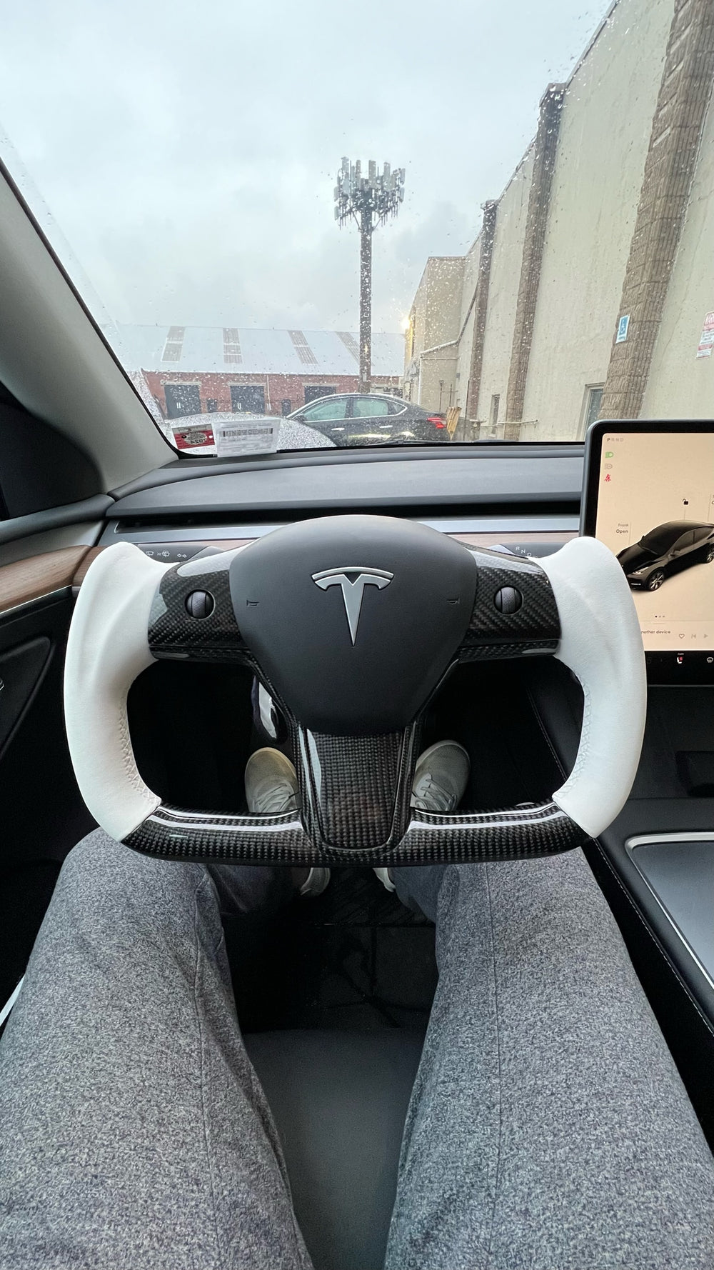 Carismo Steering Wheel For Tesla Model 3/Y - Yoke-Style - Gloss Carbon - White Smooth Leather
