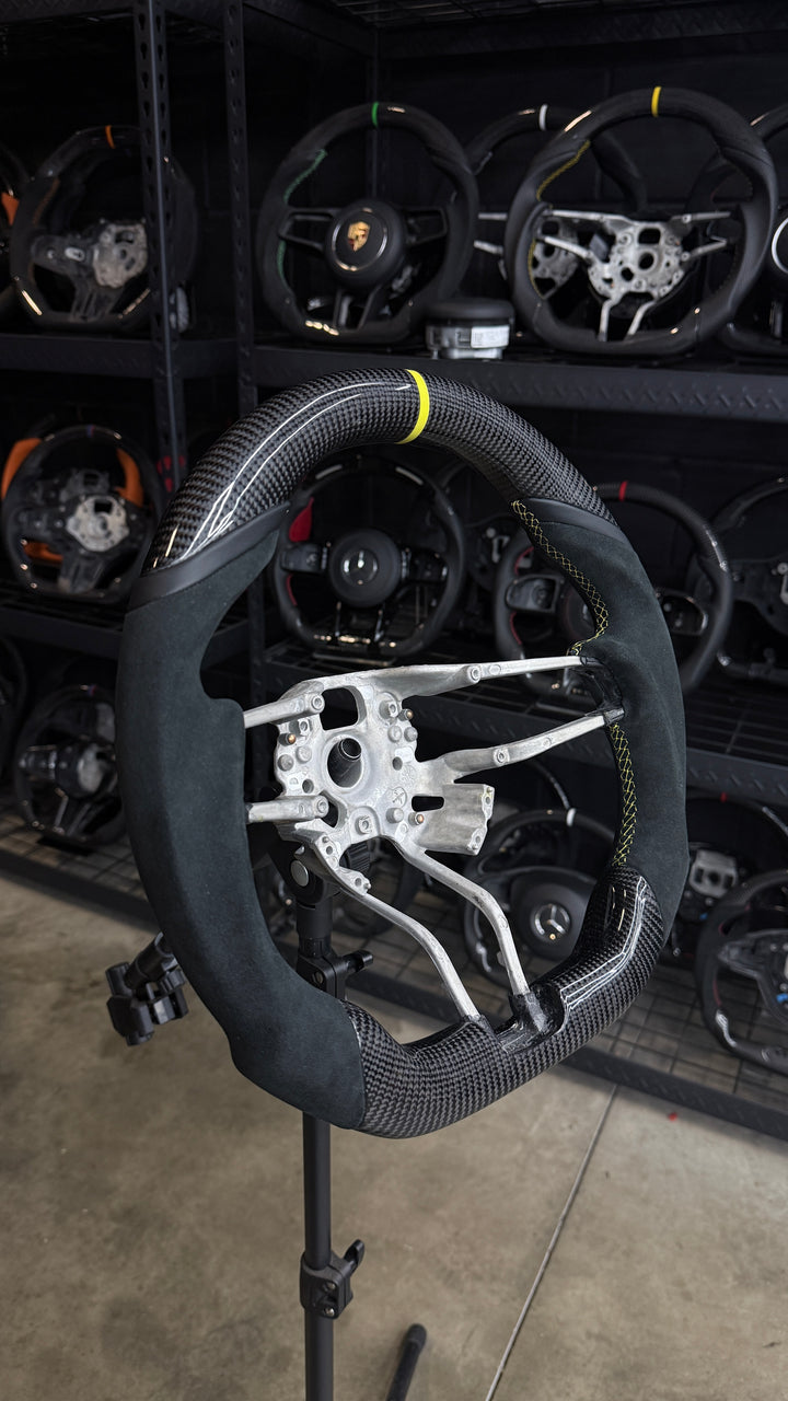 [Media/Test] Porsche (991.2 Wheel) - Sport - Gloss Carbon - Alcantara - Yellow Stitching - Yellow Stripe