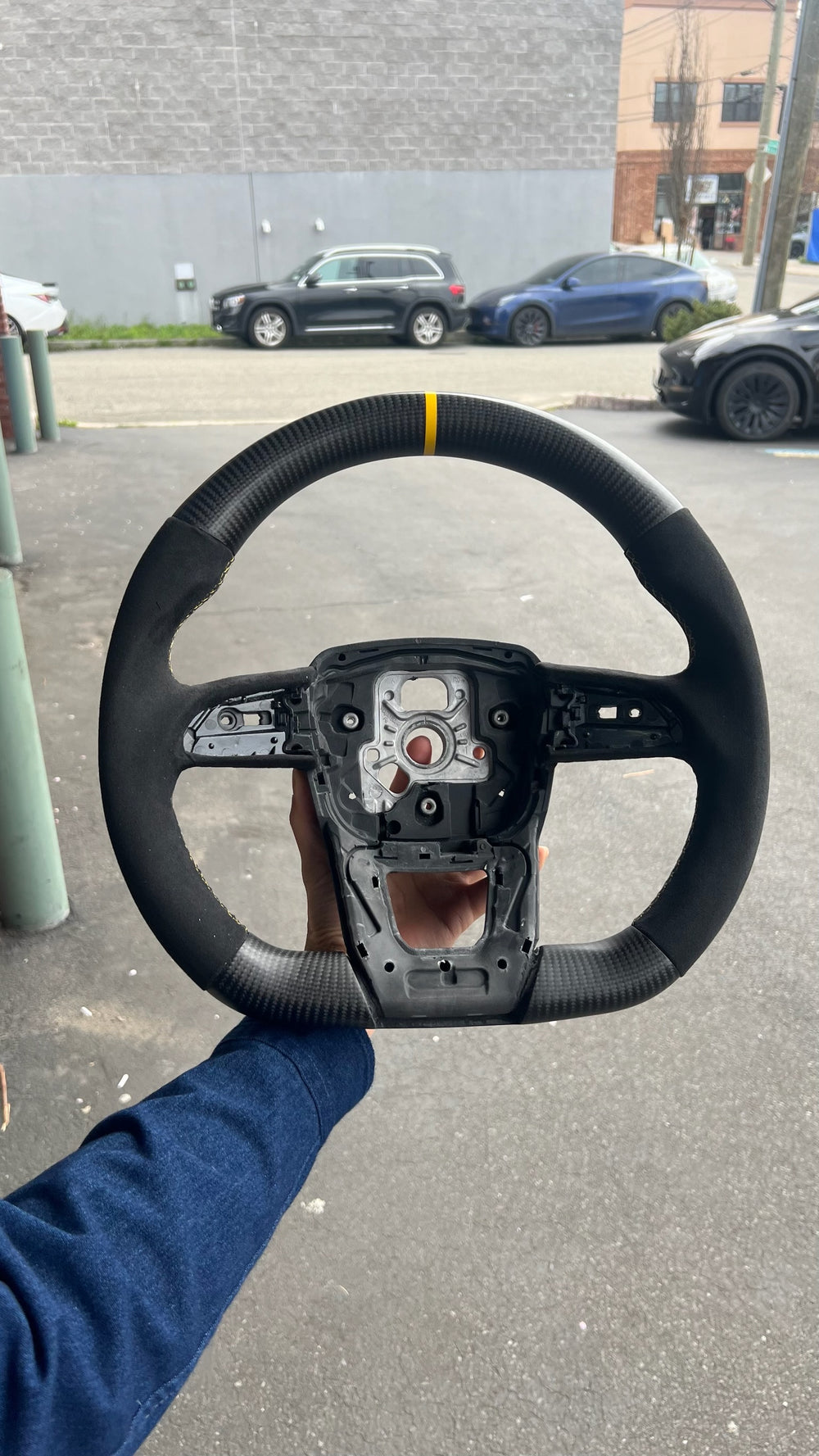[Made to Order] Lamborghini Urus - OEM Shape - Matte Carbon - Alcantara - Yellow Stitching - Yellow Stripe