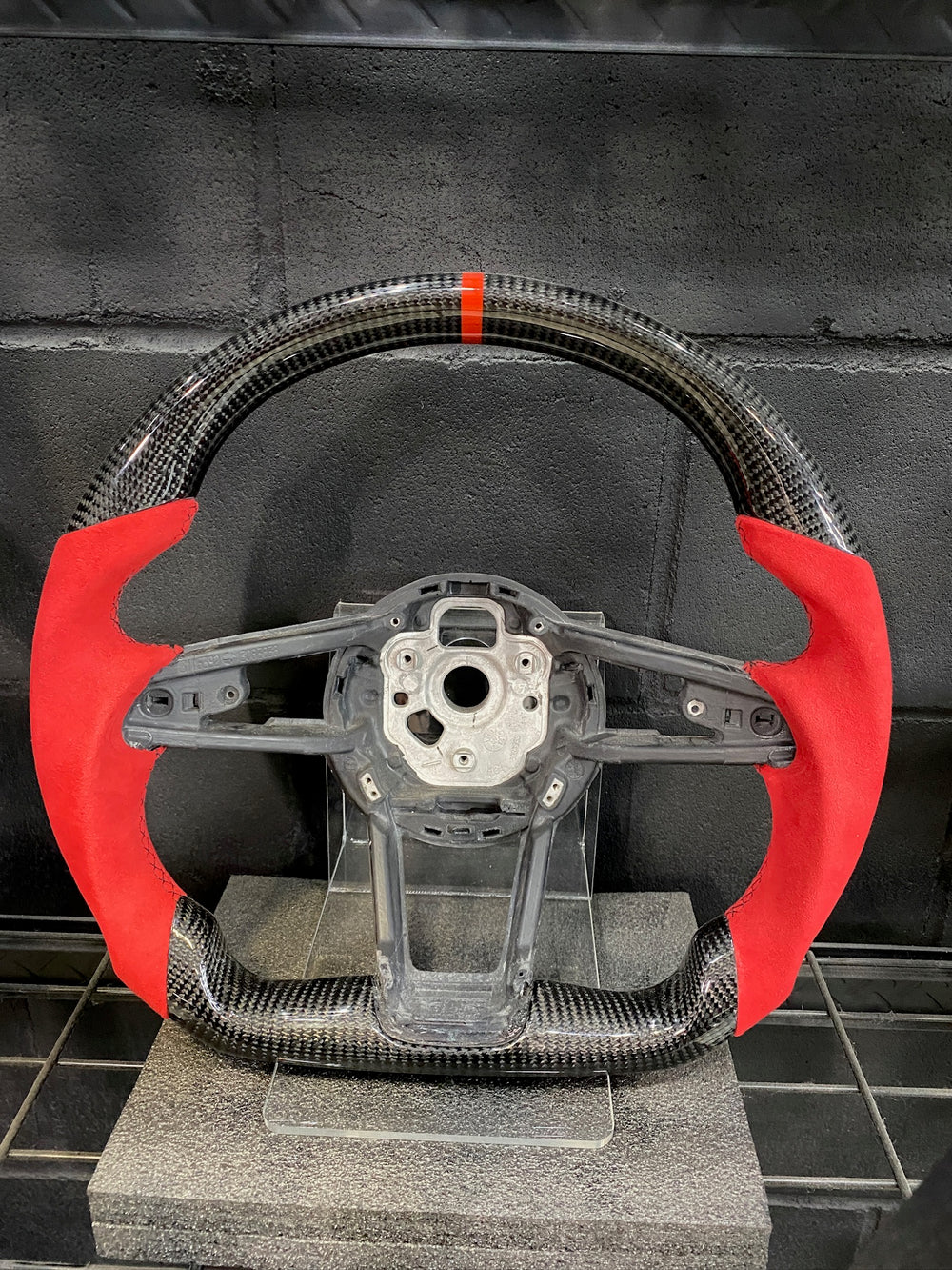 [Media/Test] Audi R8 (Gen 2) - Sport - Gloss Carbon - Red Alcantara - Black Stitching - Red Stripe