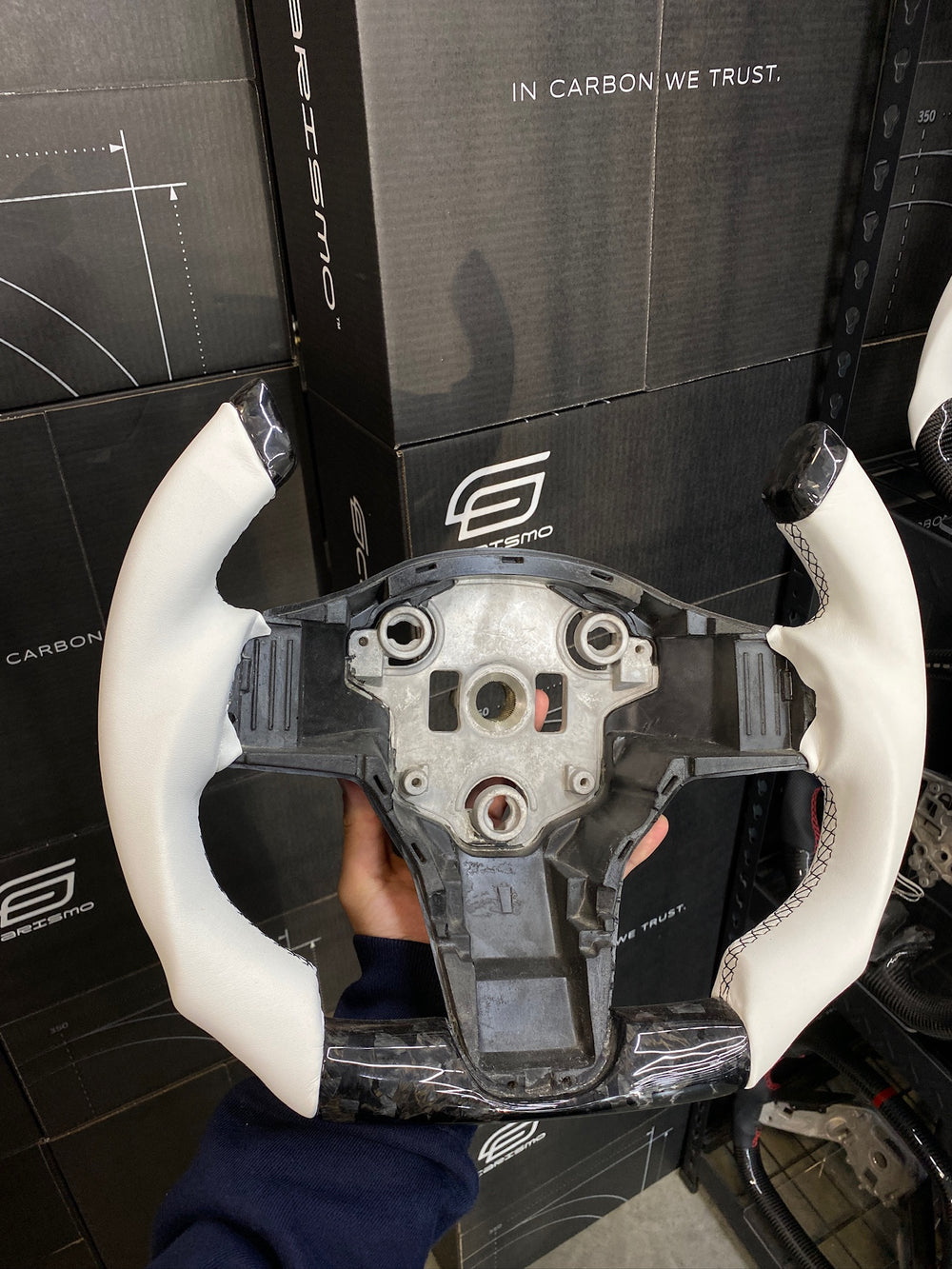 [Media/Test] Tesla Model 3/Y - F1 Competition (Non-Heated) - Gloss Forged Carbon - White Smooth Leather - Black Stitching - No Stripe