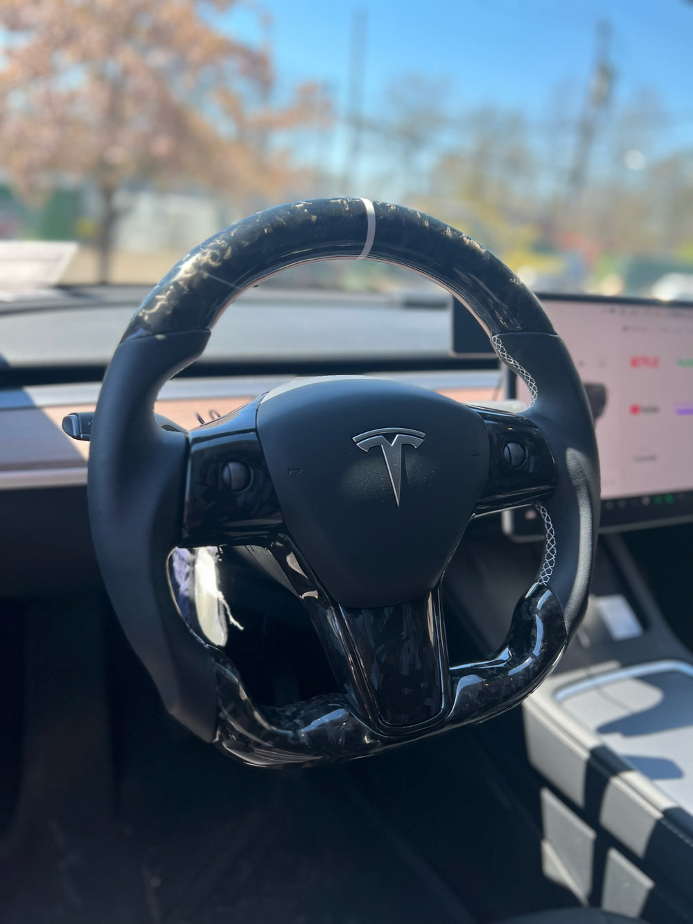[Made to Order] Tesla Model 3/Y - Sport - Gloss Forged Carbon - Smooth Leather - White Stitching - White Stripe