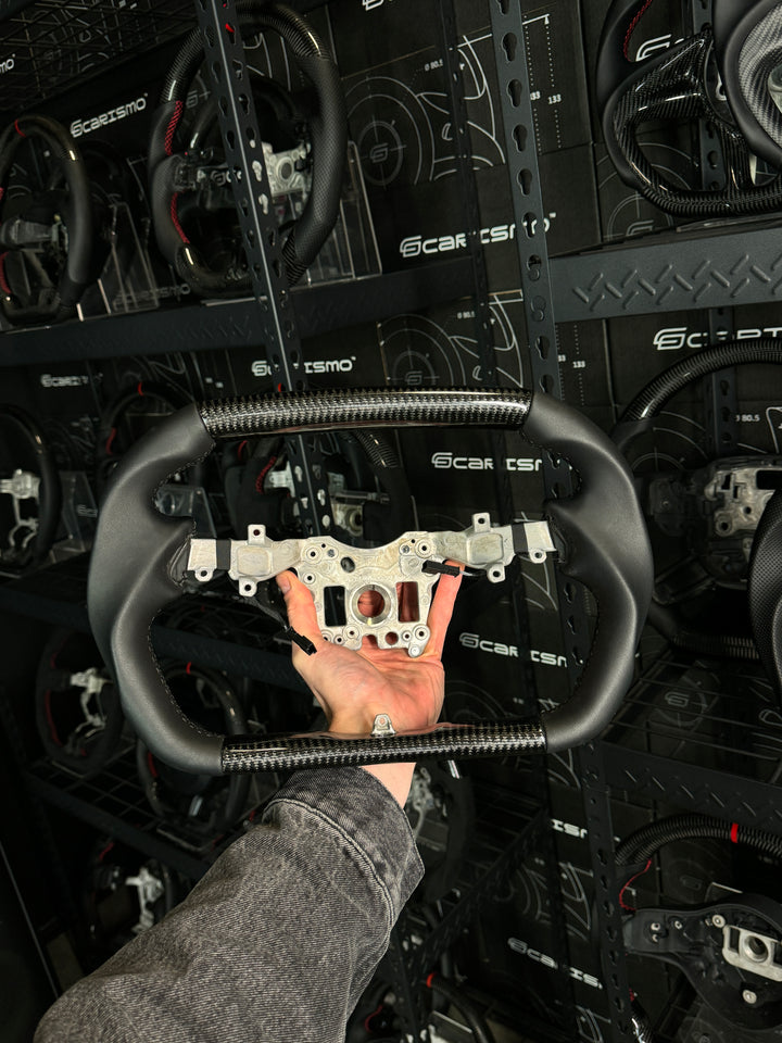 [Media/Test] Tesla Model 3 (2023 Facelift) - Signature (Alt.) - Gloss Carbon - Smooth Leather - Black Stitching - No Stripe