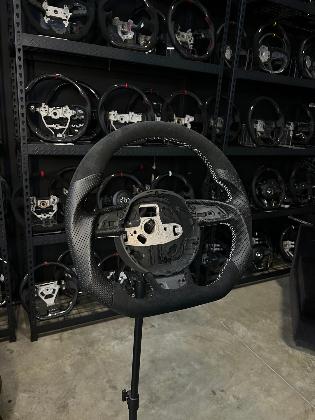 [Media/Test] Audi (B8.5 Wheel) - Sport - Alcantara -  Perforated Leather - White Stitching - No Stripe