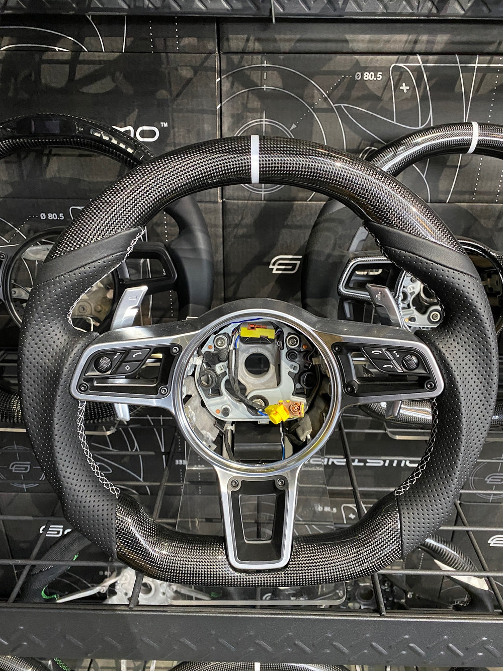 [Made to Order] Porsche (991.2 Wheel) - Sport - Gloss Plain Carbon - Smooth Leather - Black Stitching - No Stripe