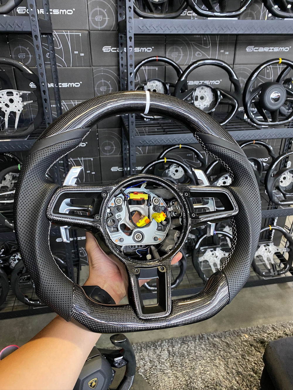 [Made to Order] Porsche (991.2 Wheel) - Sport - Gloss Plain Carbon - Smooth Leather - Black Stitching - No Stripe