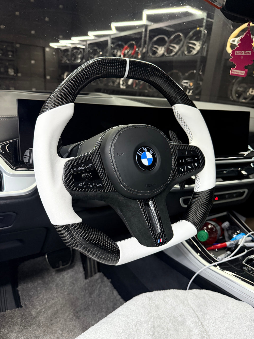 Carismo Steering Wheel For BMW G-Series (M Performance Wheel) - Signature - Gloss Carbon - White Smooth Leather - Black/White