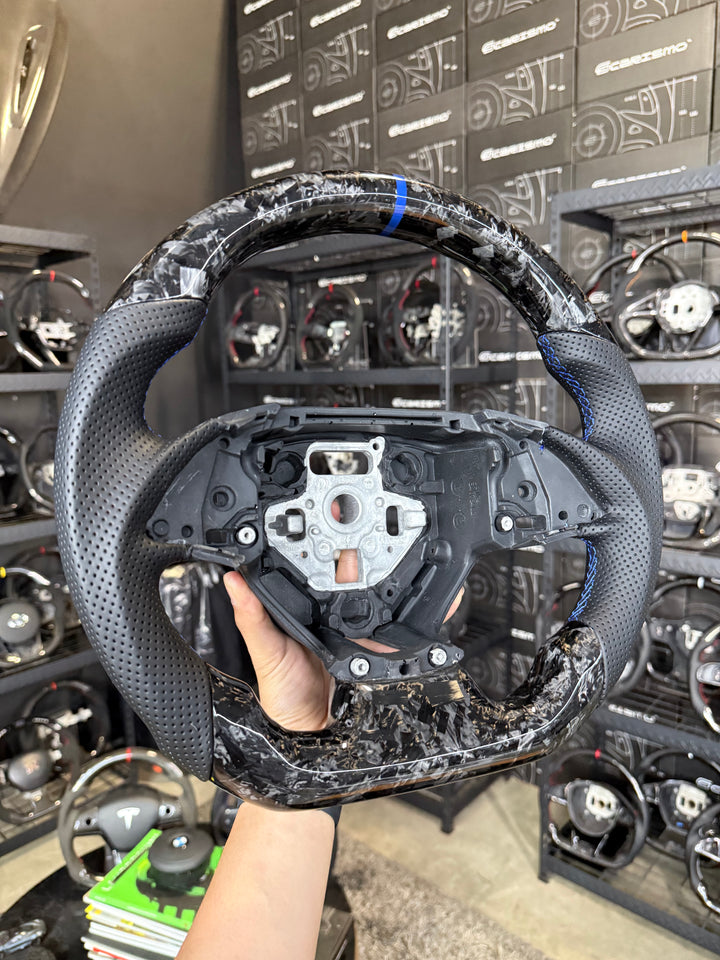 [Media/Test] Chevrolet Camaro (Gen 6) - Sport - Gloss Forged Carbon - Perforated Leather - Blue Stitching - Blue Stripe