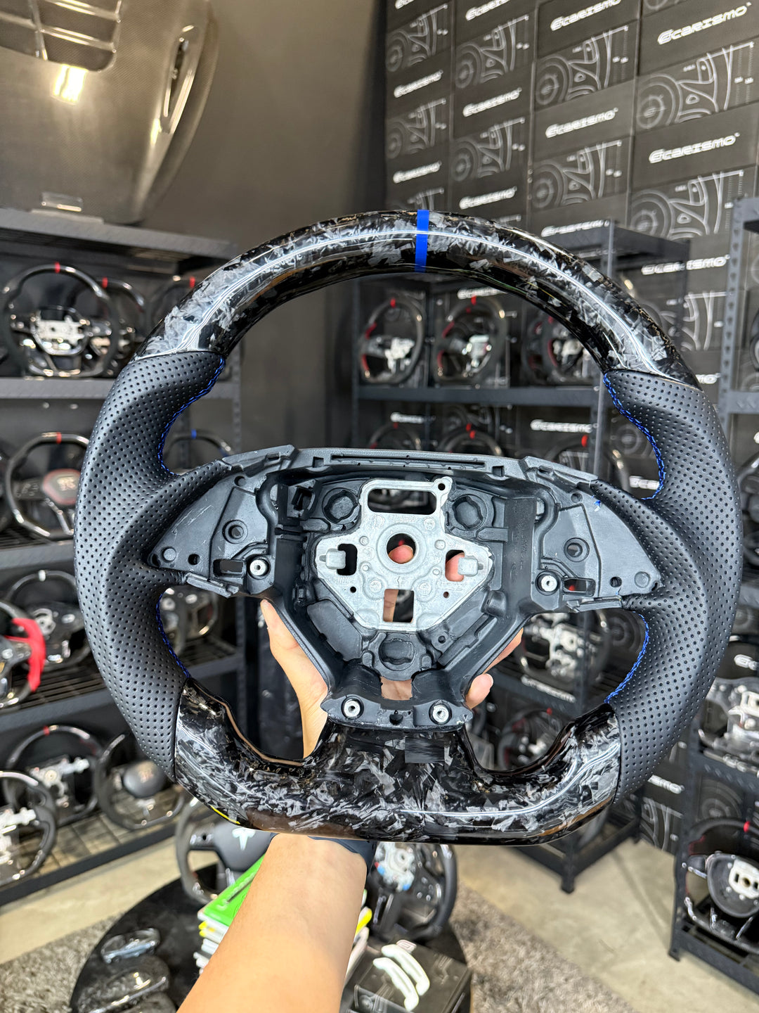 [Media/Test] Chevrolet Camaro (Gen 6) - Sport - Gloss Forged Carbon - Perforated Leather - Blue Stitching - Blue Stripe