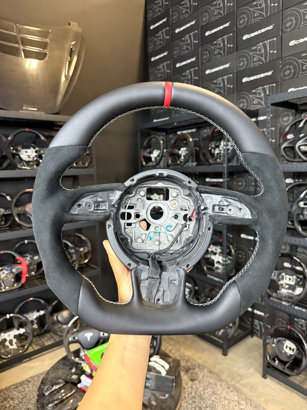 [Made to Order] Audi (C7 Wheel) - Sport - (No Carbon) Smooth Leather - Alcantara - White Stitching - Red Smooth Leather Stripe