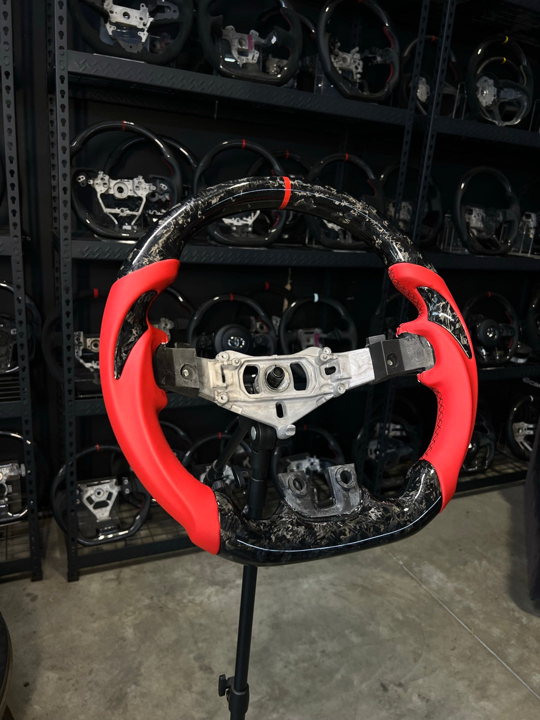 [Made to Order] Dodge / SRT (Pre-2015) - Sport - Gloss Forged Carbon - Red Smooth Leather with Forged Carbon Thumb Grip - Black Stitching - Red Stripe