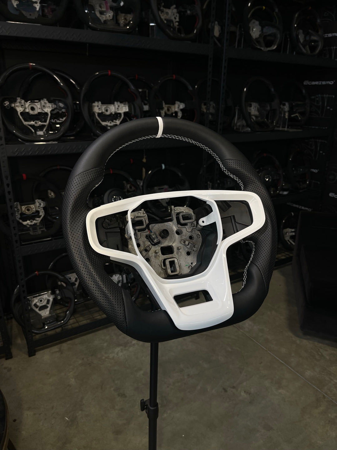 [Made to Order] Ford Bronco (Gen 6) - Sport - Full Leather - Perforated Leather - White Stitching - White Smooth Leather Stripe