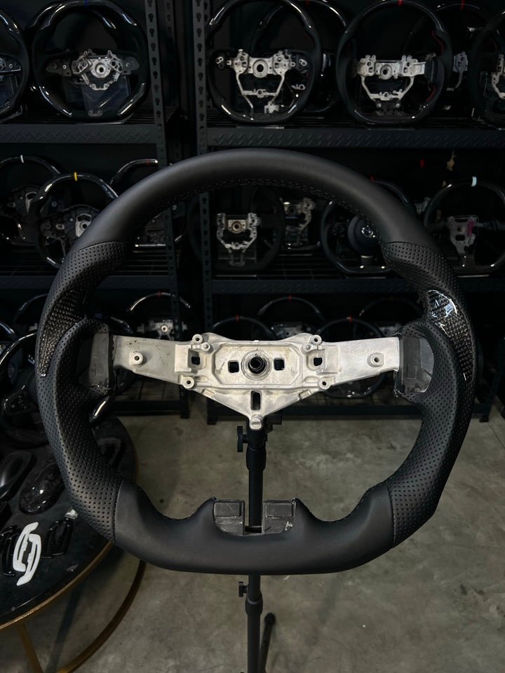 [Made to Order] Jeep Wrangler (JK) - Sport - Full Leather - Perforated Leather with Carbon Thumb Grip - Black Stitching - No Stripe