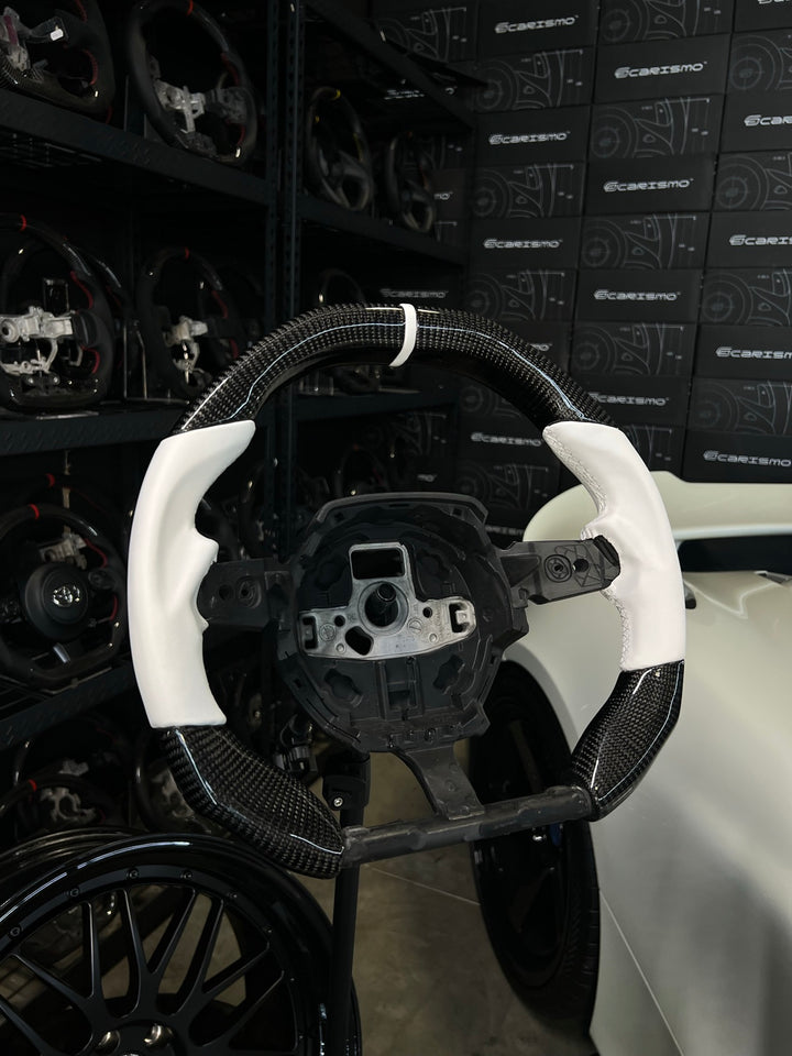 [Made to Order] Lamborghini Huracan - Signature - Gloss Carbon - White Smooth Leather - White Stitching - White Smooth Leather Stripe