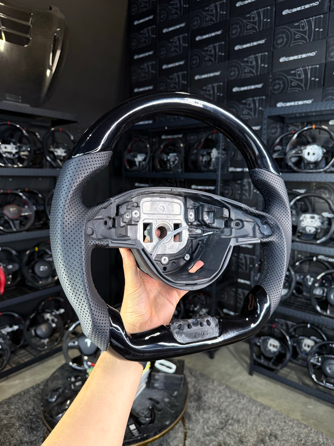 [Made to Order] Mercedes/AMG (2016 AMG Performance Wheel) - Sport - (No Carbon) Piano Black - Perforated Leather - Black Stitching - No Stripe