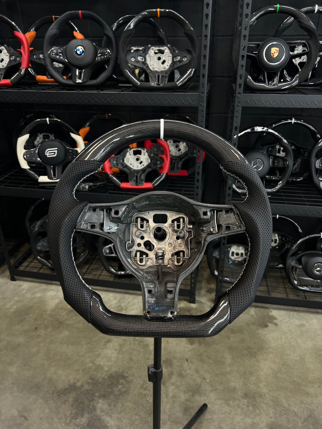 [Made to Order] Porsche (991.1 Wheel) - Sport - Gloss Plain Carbon - Perforated Leather - White Stitching - White Stripe