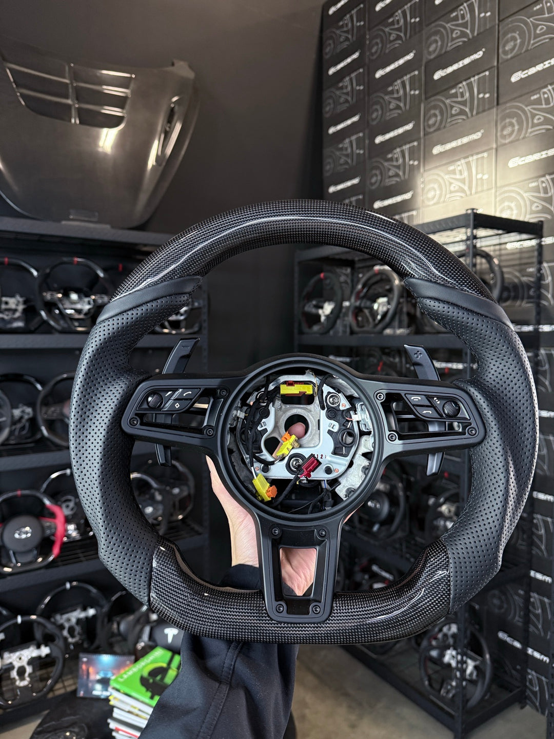 [Made to Order] Porsche (991.2 Wheel) - Sport - Gloss Plain Carbon - Perforated Leather - Black Stitching - No Stripe