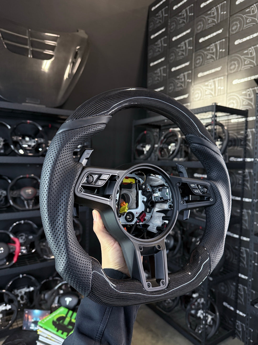 [Made to Order] Porsche (991.2 Wheel) - Sport - Gloss Plain Carbon - Perforated Leather - Black Stitching - No Stripe