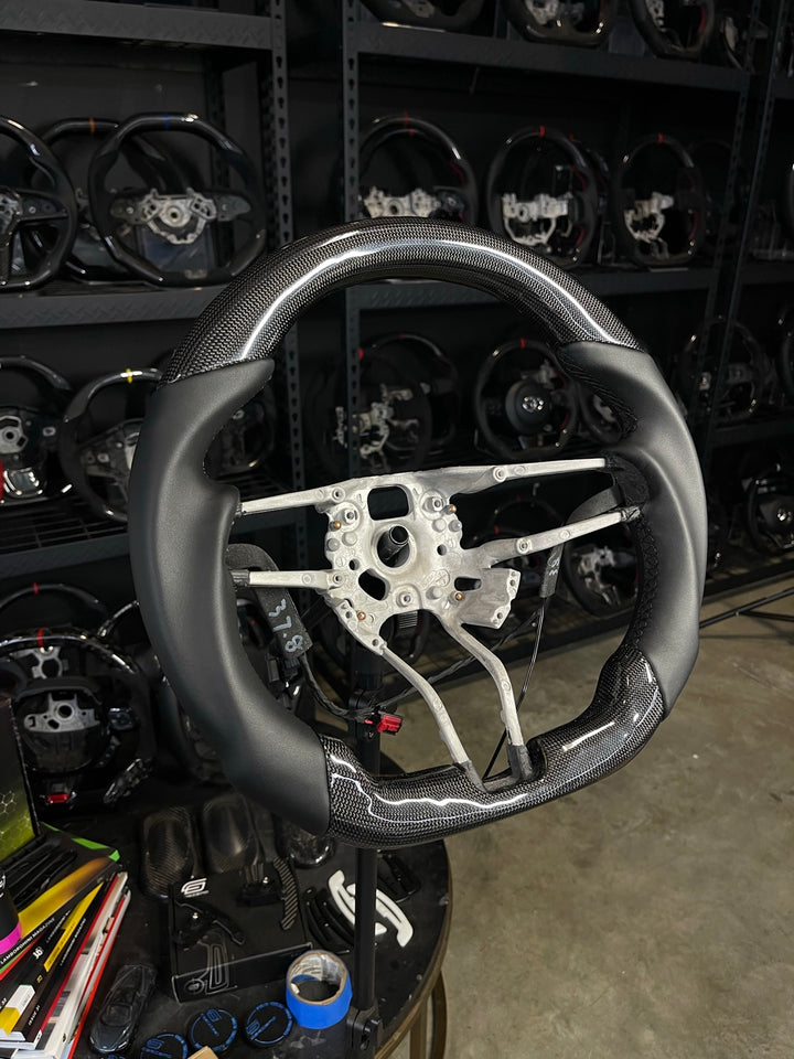 [Made to Order] Porsche (991.2 Wheel) - Sport - Gloss Plain Carbon - Smooth Leather - Black Stitching - No Stripe