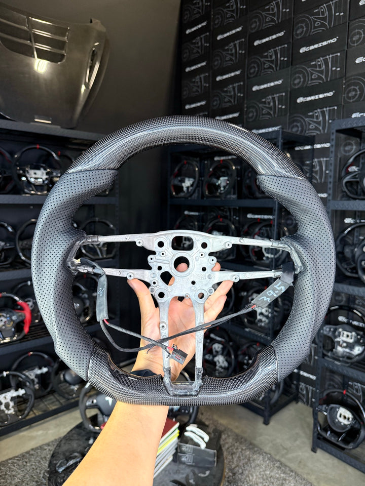 [Made to Order] Porsche (992.1 Wheel) - Sport - Gloss Plain Carbon - Perforated Leather - Black Stitching - No Stripe