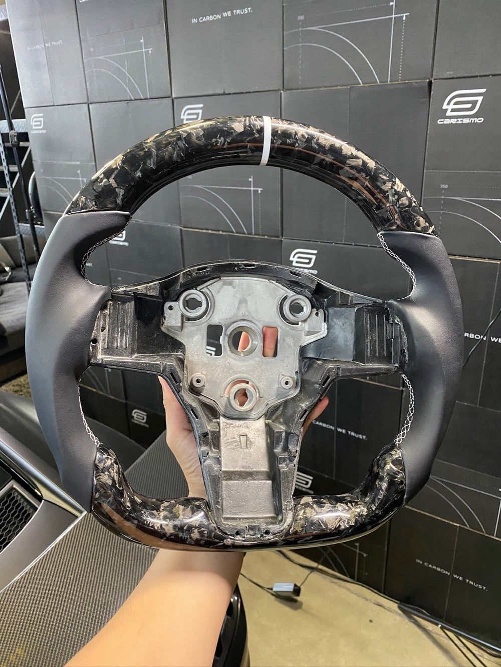 [Made to Order] Tesla Model 3/Y - Sport - Gloss Forged Carbon - Smooth Leather - White Stitching - White Stripe