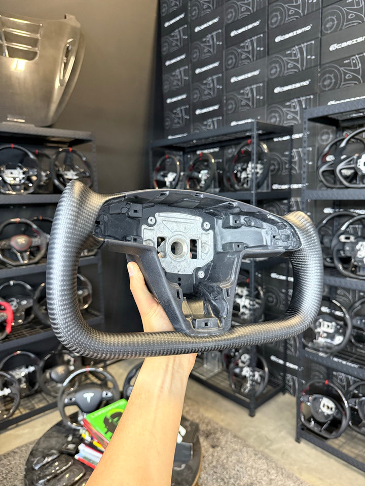 [Made to Order] Tesla Model S/X Plaid - Yoke-Style - Full Carbon (Matte Carbon) - No Leather - No Stitching - No Stripe