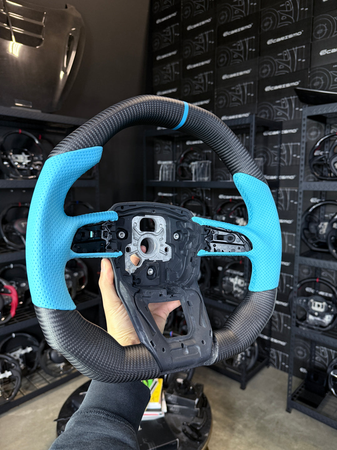 [Media/Test] Lamborghini Urus - Signature - Matte Carbon - Light Blue Perforated Leather - Light Blue Stitching - Light Blue Stripe