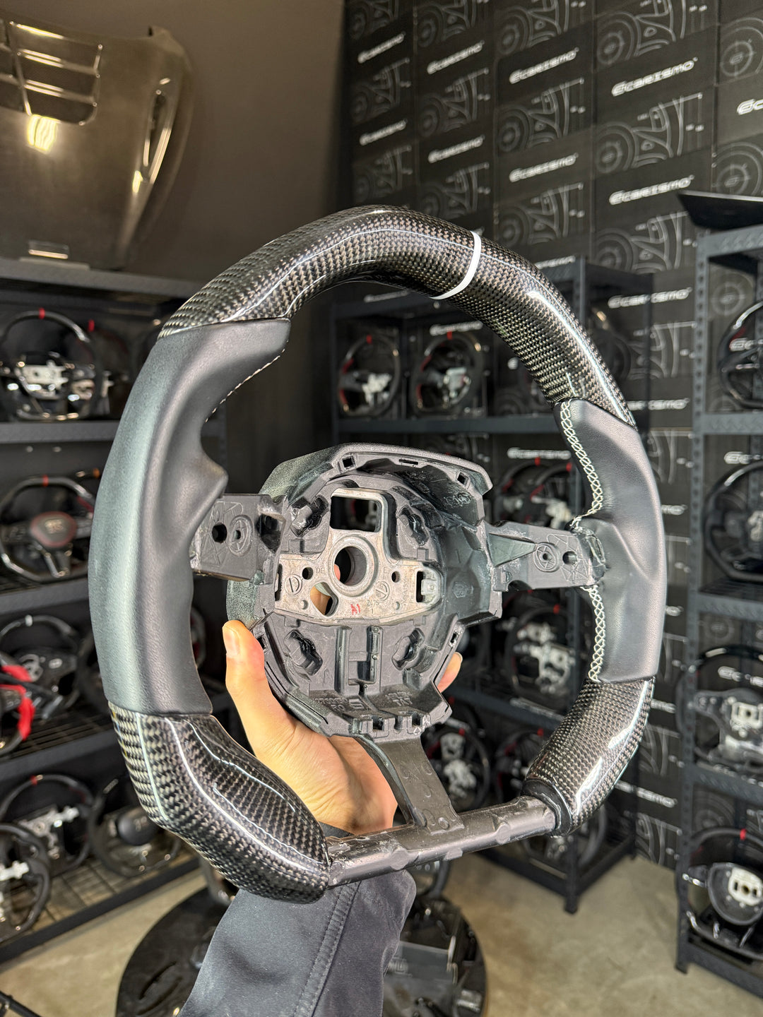 [Media/Test] Lamborghini Huracan - Signature - Gloss Carbon - Smooth Leather - White Stitching - White Stripe