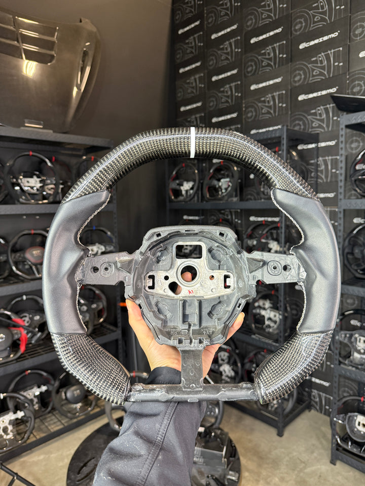 [Media/Test] Lamborghini Huracan - Signature - Gloss Carbon - Smooth Leather - White Stitching - White Stripe